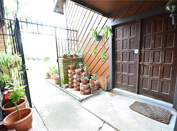5th image of 12827 Corona Ln