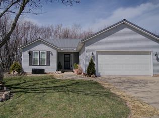 5344 Hillandale Rd, Davenport, IA 52806