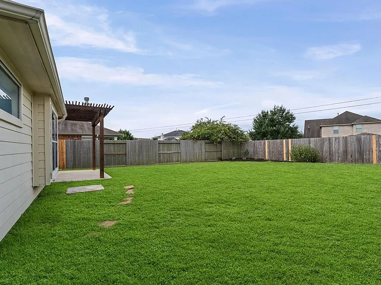 24911 Sandusky Dr — Photo 22
