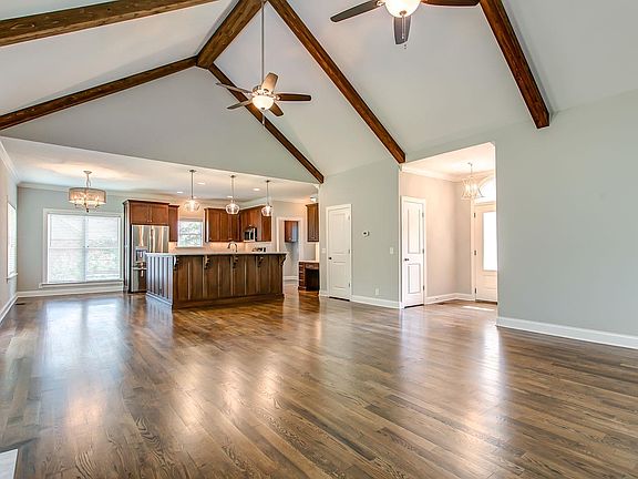 5th image of 609 Sandalwood Ct