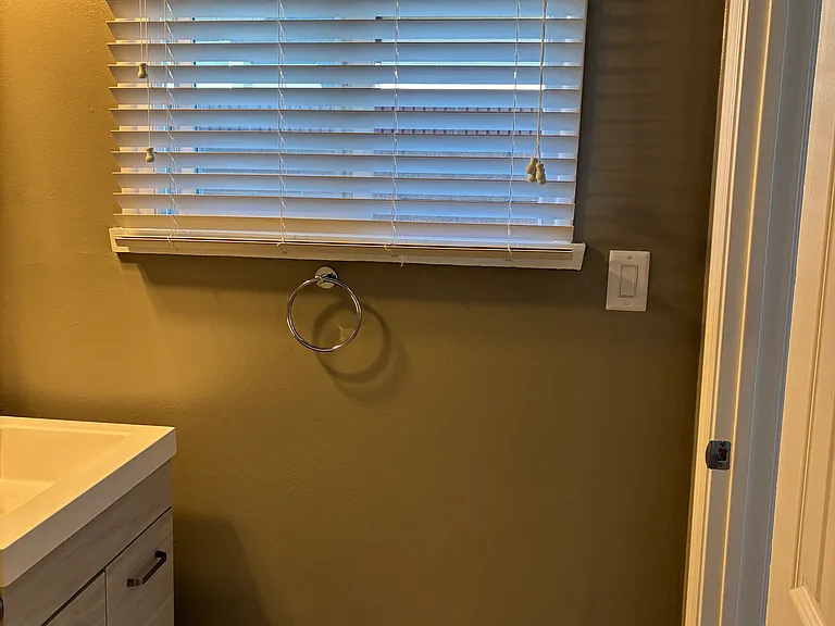 E Bellefont Dr — Photo 12