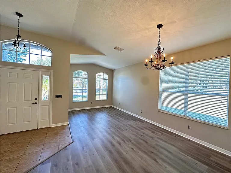 8037 Moccasin Trail Dr — Photo 4