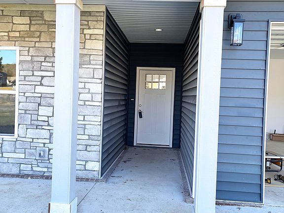 3rd image of 3150A Pin Oaks Cir NE