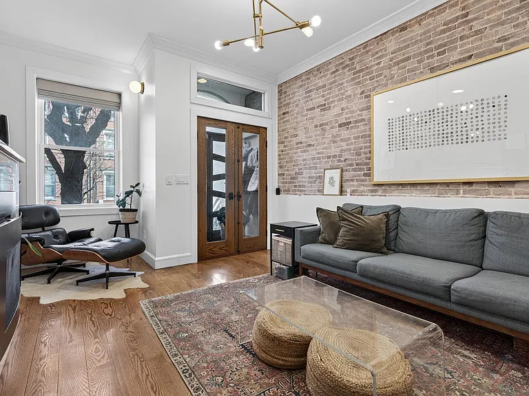 926 Park Ave — Photo 2