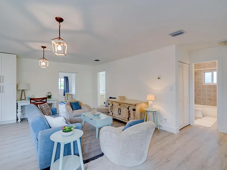 1036 Coral Dr — Photo 5
