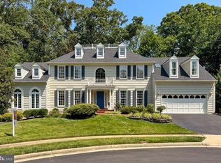 8527 Oak Pointe Way, Fairfax Station, VA 22039