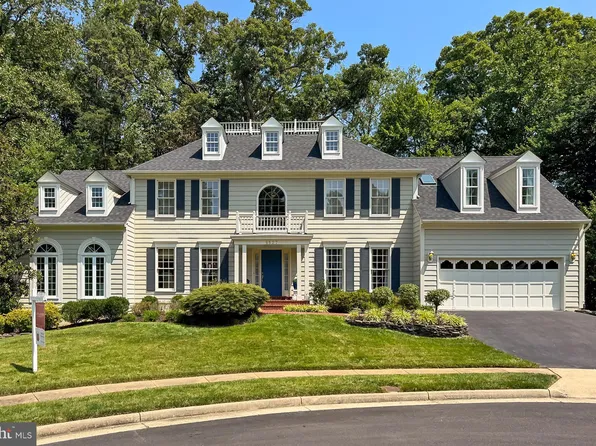 8527 Oak Pointe Way, Fairfax Station, VA 22039
