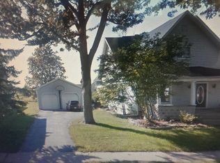 417 N Adrian St, Lyons, OH