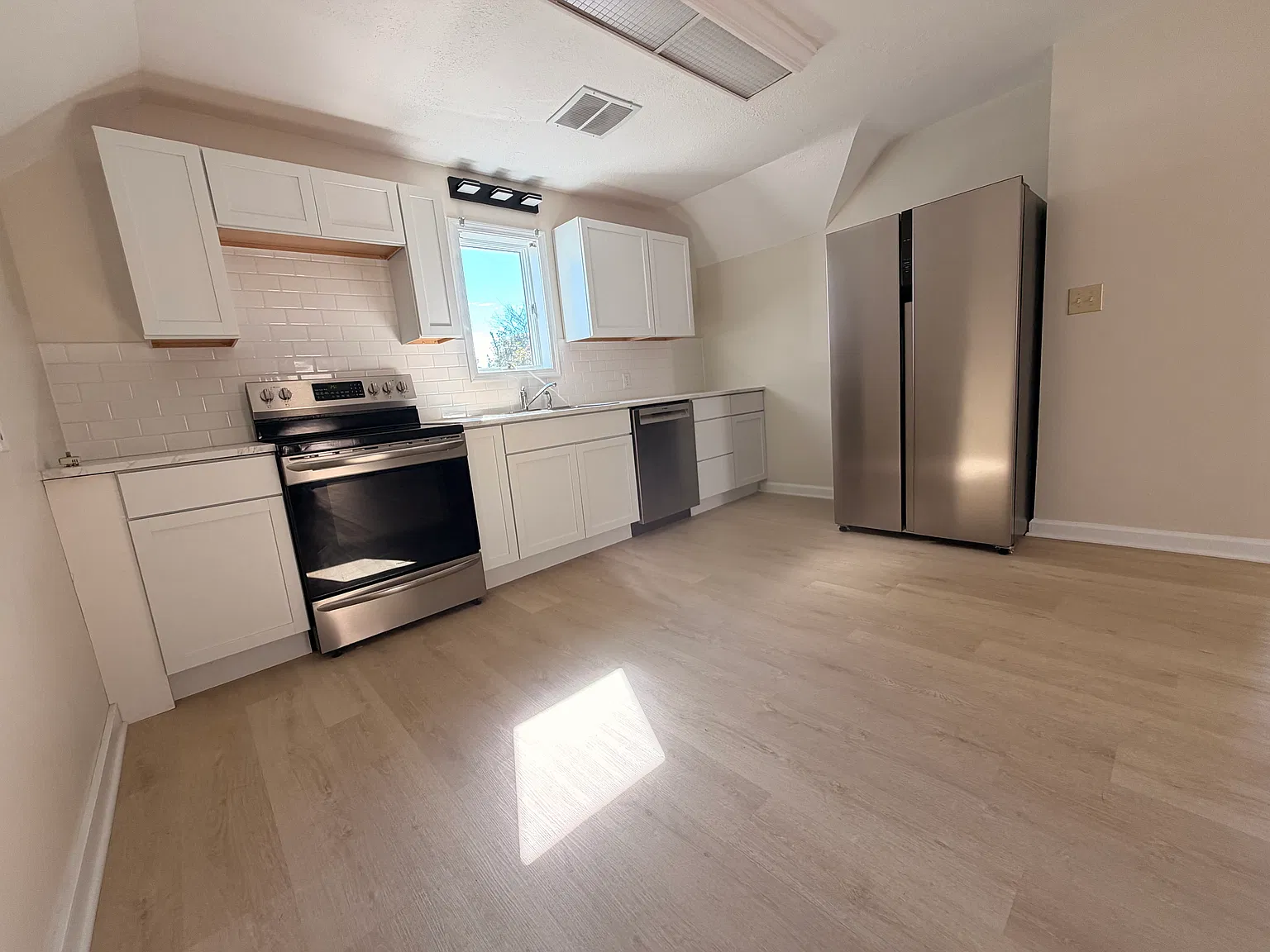 2 bed, 750 sqft, $1,250 — Photo 2