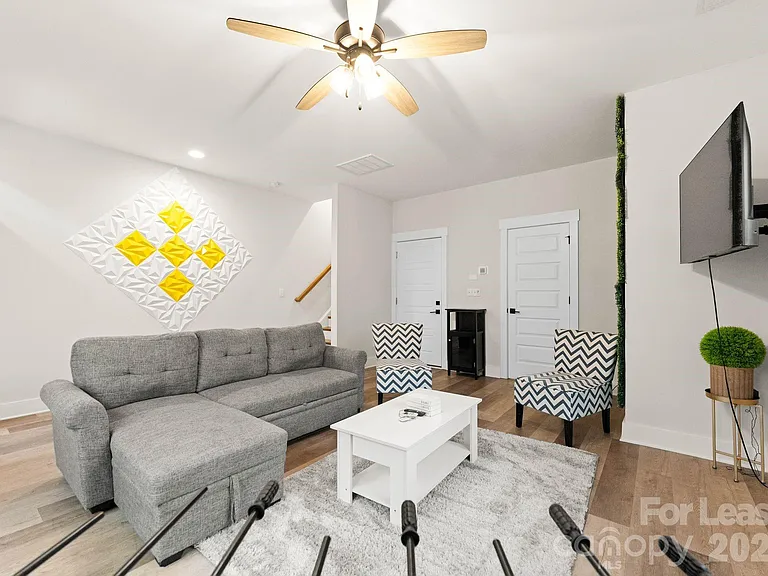 648 W End Dr — Photo 11