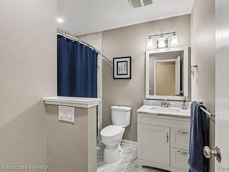 2572 Ridge Rd — Photo 3