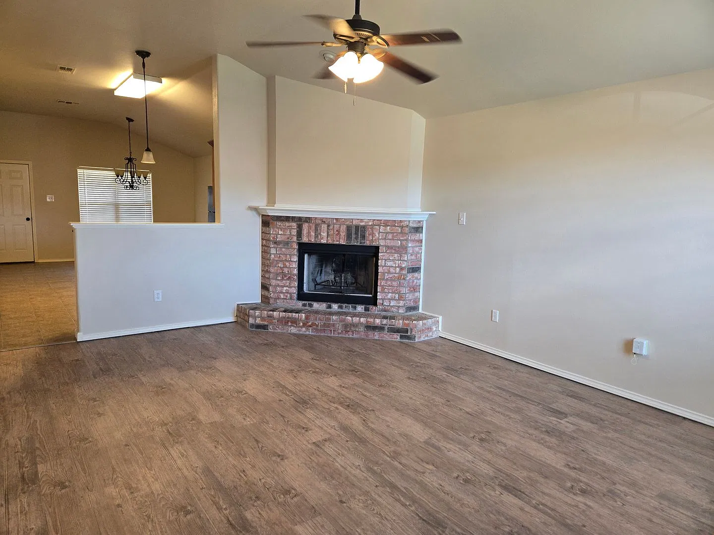 Great 3/2/2 Home in Monterey - Frenship School District — Photo 4