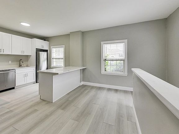 4th image of 1824 Linden St APT 8