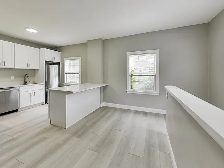 1824 Linden St #8 — Photo 4