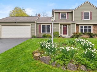 25 Woodlyn Way, Penfield, NY 14526