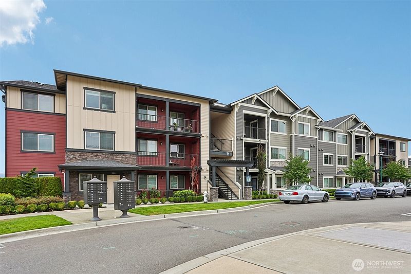 2nd image of 921 Westridge Way NE #304