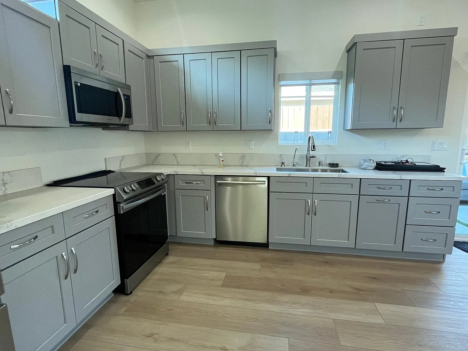 1 bed, 750 sqft, $2,850 — Photo 2