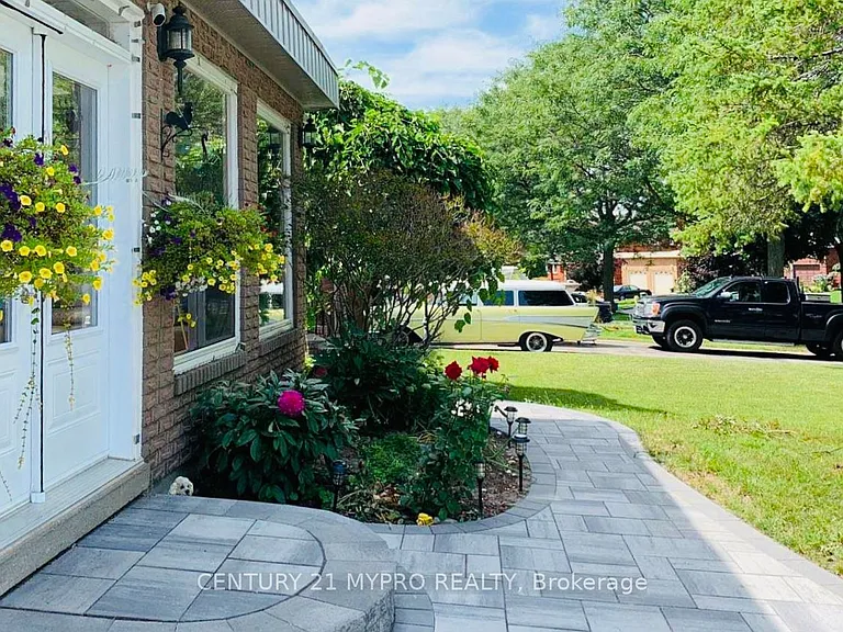 575 Lombardy Ave #MAIN — Photo 2