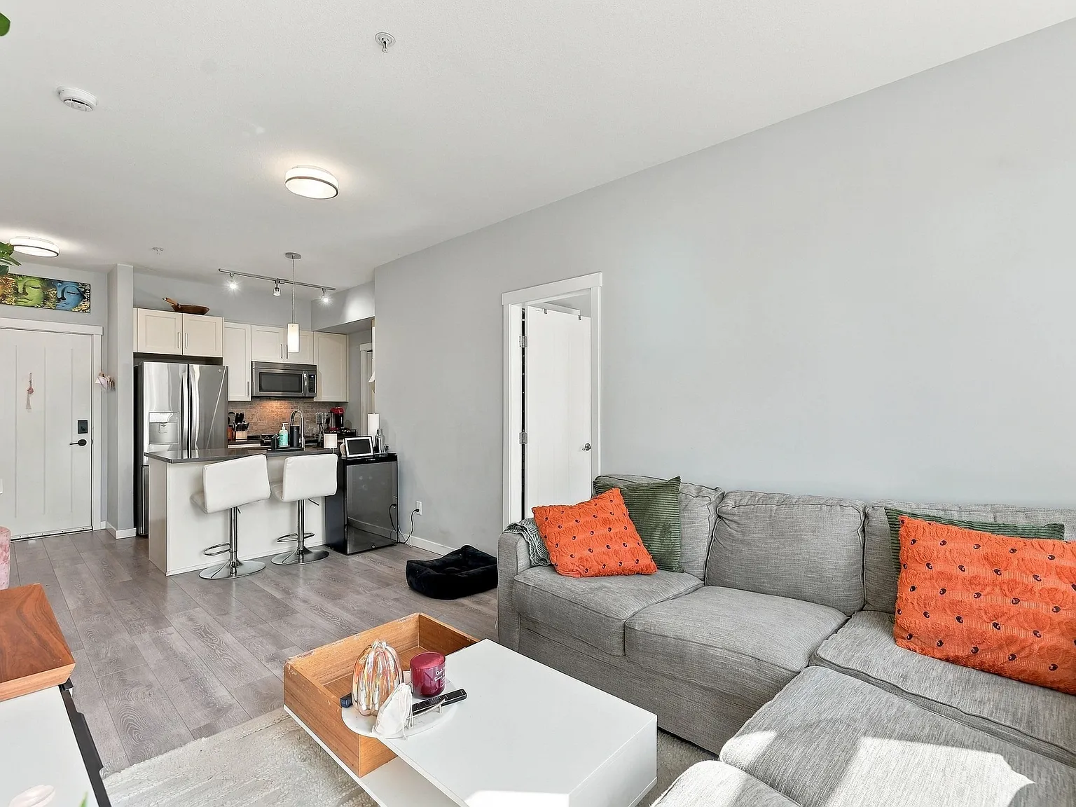 2 bed, 715 sqft, $2,500 — Photo 3