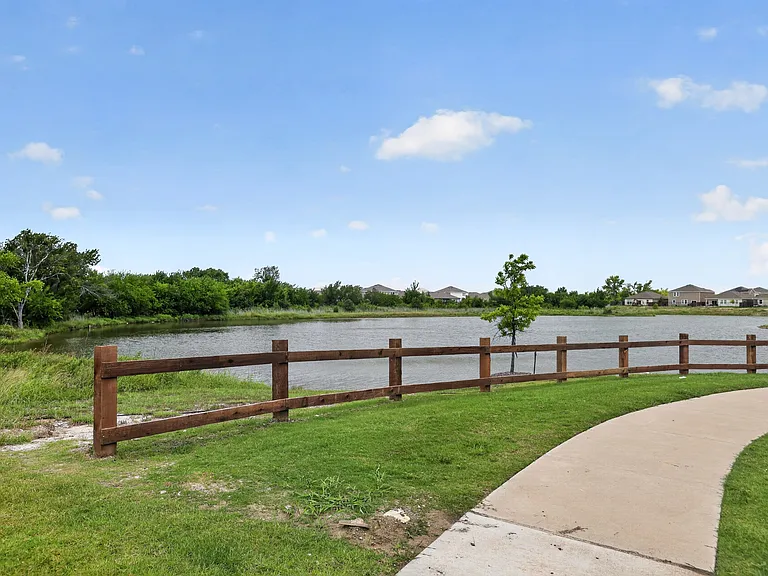 4725 Harlequin Dr — Photo 4