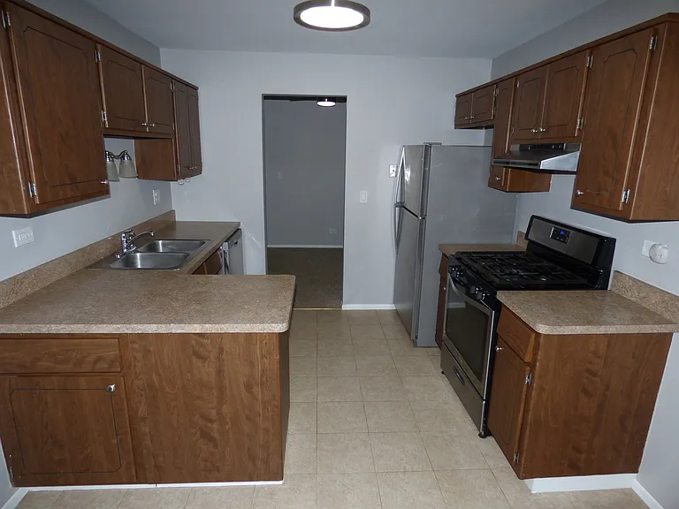 402 Sandalwood Ln #D1 — Photo 2