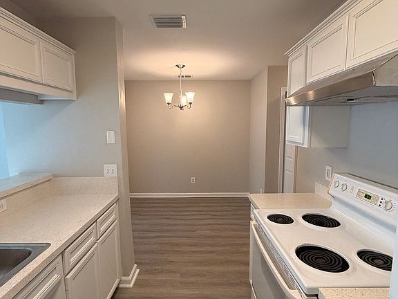 3rd image of 2525 Hartsfield Rd APT 4