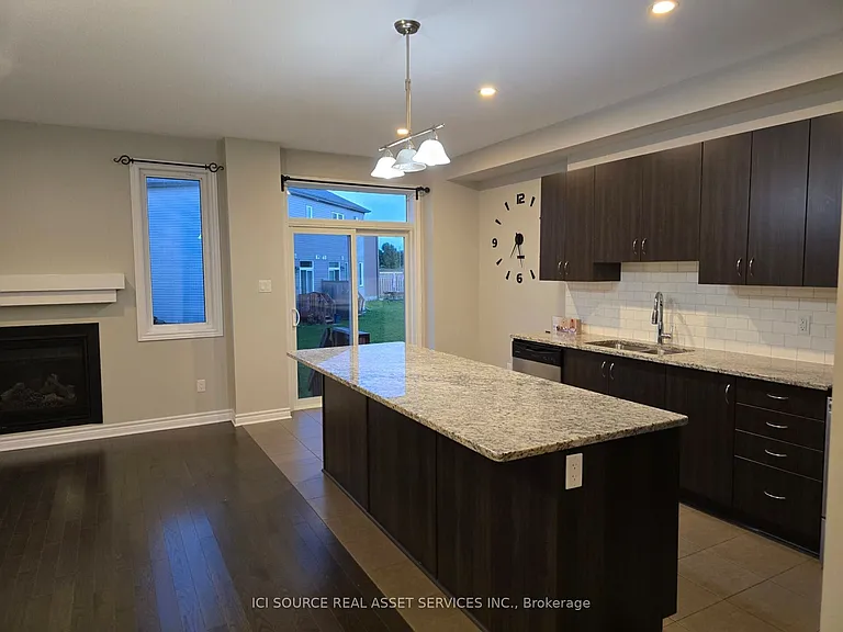 193 Kimpton Dr — Photo 16