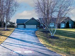 5 Arrowwood Ln, Galena, IL 61036