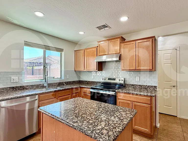 5731 W Beth Dr — Photo 6