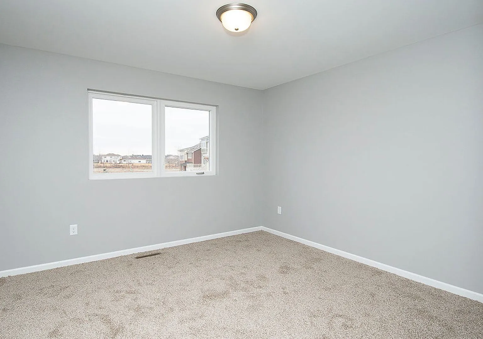 $1,000 Move-In Credit! Sign a Qualifying Lease by August 31st! — Photo 3