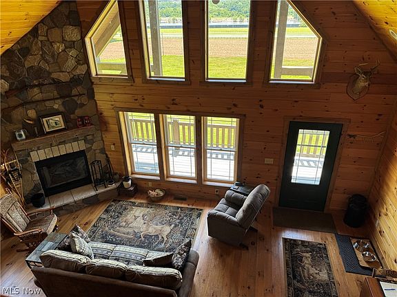 3rd image of 476 Browns Ln