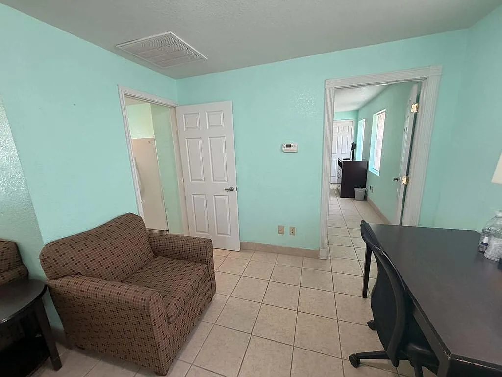 2 bed, 1.0 bath, 736 sqft, $3,200 — Photo 4
