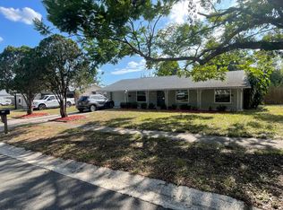 1312 Willow Valley Dr, Brandon, FL 33510