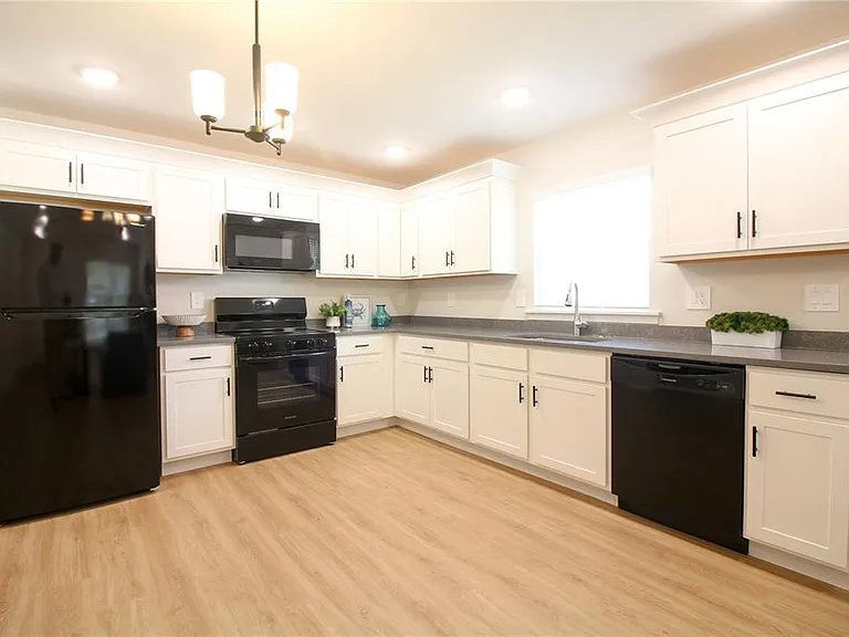 1242 Dorothy St — Photo 10