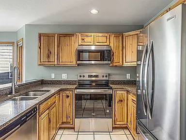 2 bed, 825 sqft, $3,750 — Photo 3