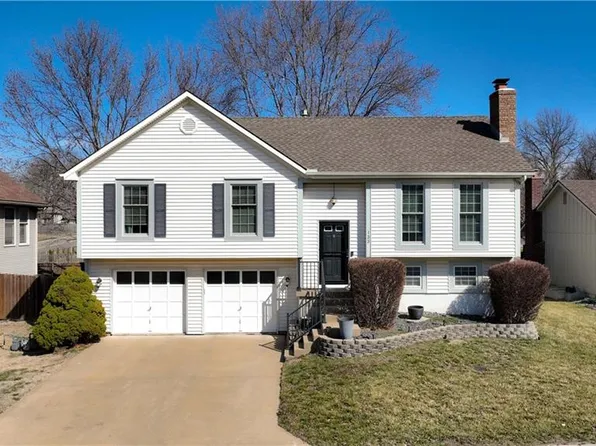 133 E Nelson Cir, Olathe, KS 66061