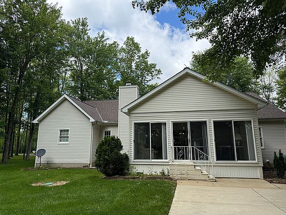 3rd image of 11008 Riverwood Dr