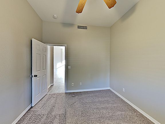 4th image of 1531 S Arrowhead Dr