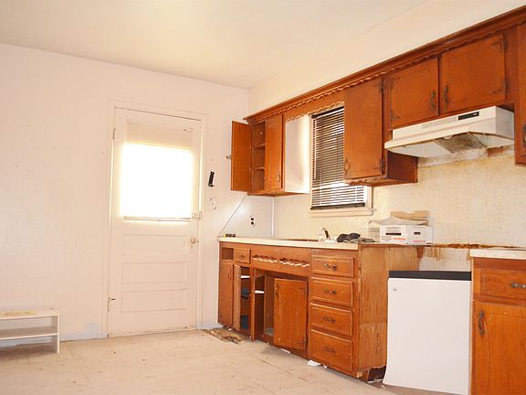 4th image of 2308 E Park Pl