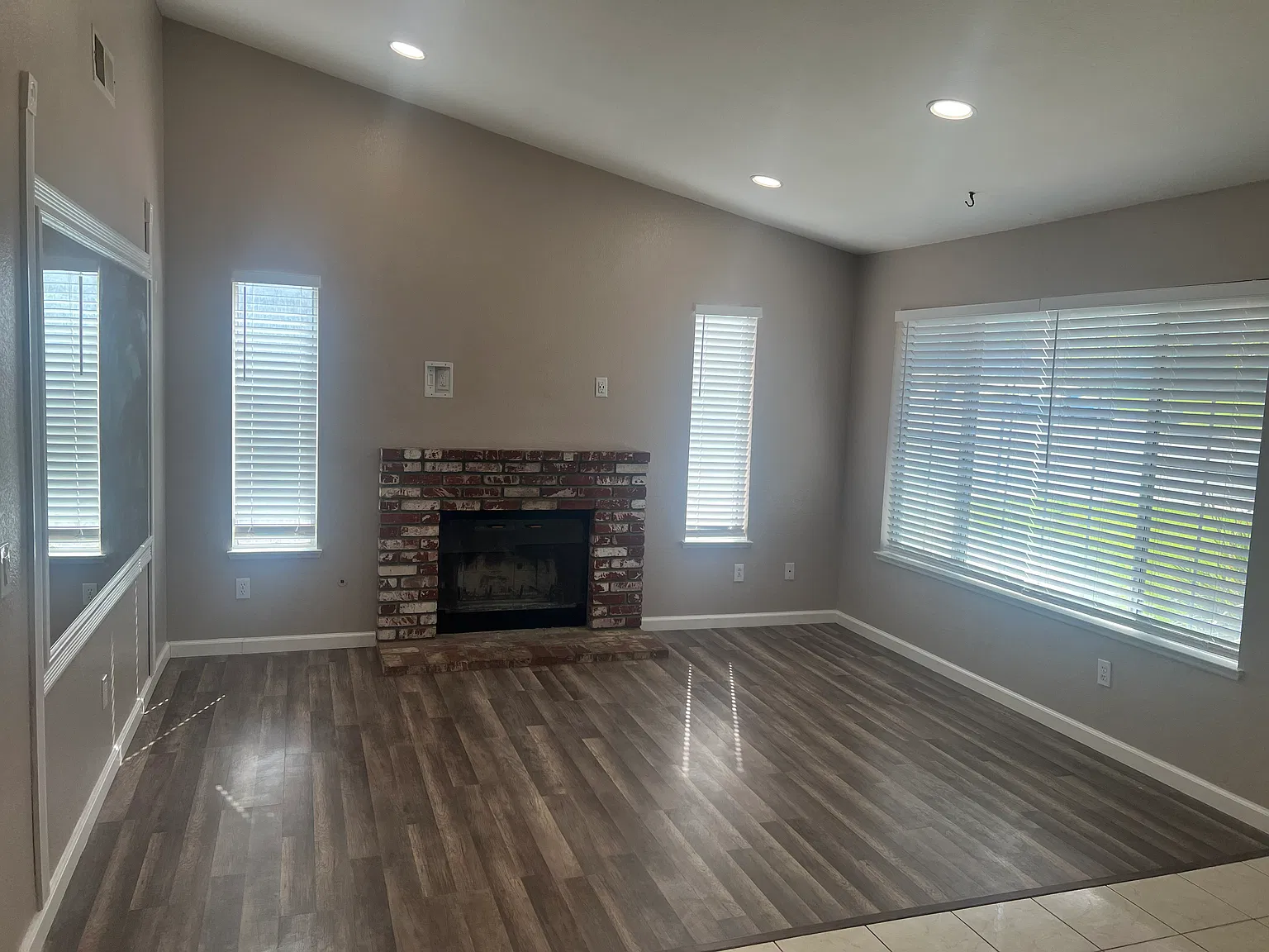 4 bed, 1.5 bath, 1550 sqft, $2,995 — Photo 3