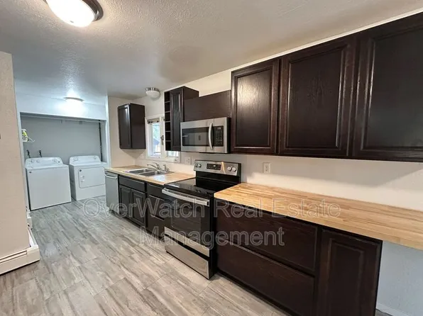 6121 De Armoun Rd, Anchorage, AK 99516