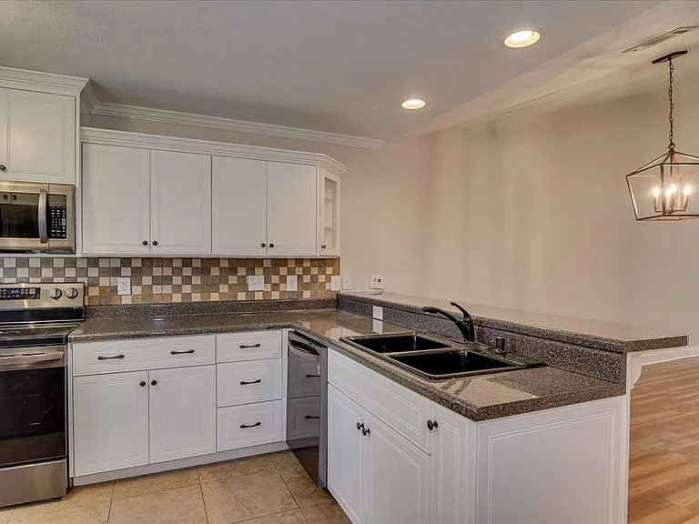 115 Redglobe St — Photo 16