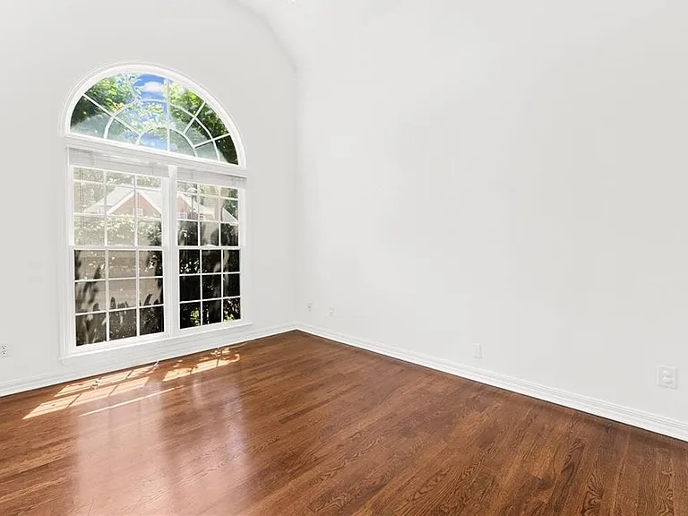 790 Milton Oaks Dr — Photo 7