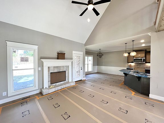 4th image of 603 Ambers Way #17