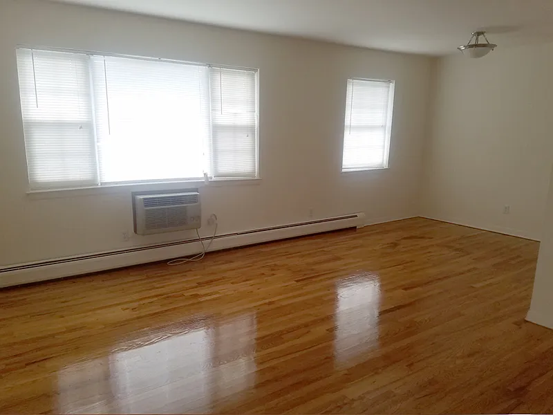 Christopher Court — Photo 2