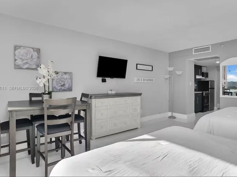 19201 Collins Ave #440 — Photo 4