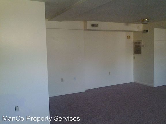 2nd image of 121 W Main St #121 W.