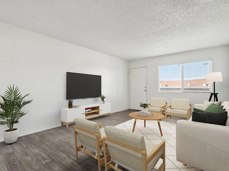 Two Five Greenway Apartments — Photo 27