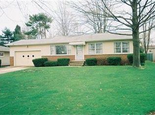 590 Starlight Dr, Seven Hills, OH 44131
