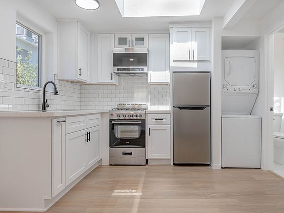 3rd image of 6223 1/2 W 6th St #6223-1/2